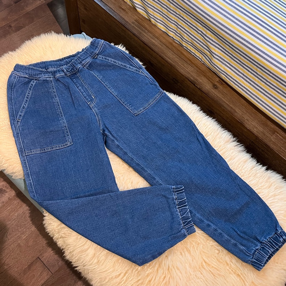 NWOT Uniqlo Unisex Slouchy Blue Jeans with pockets